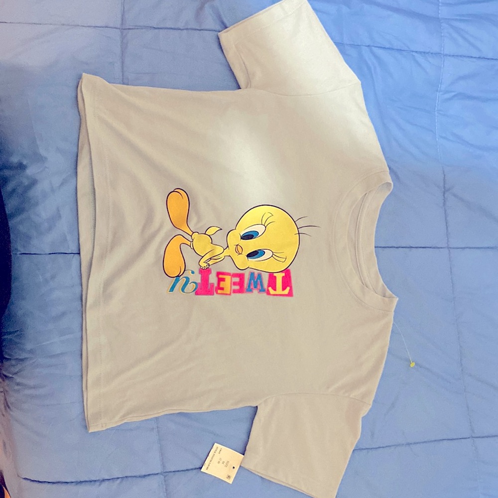 Brand new with tag Looney Tunes cartoon tweety bird shirt size medium 7-8